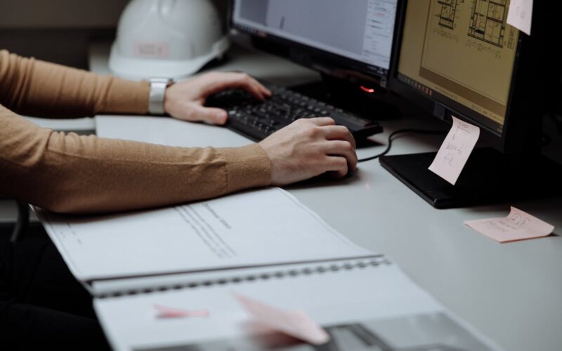 Discover how to work together in real time with the Shared Views feature of AutoCAD.