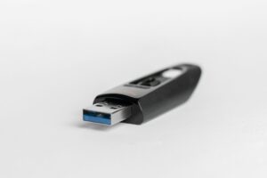 The Straightforward Method for Making a USB Drive That Is Bootable Through Windows